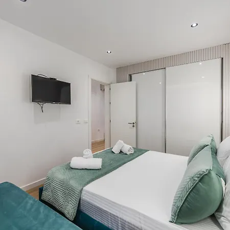 Apartment The Garden Jacuzzi By Ps Golem (Tirana)