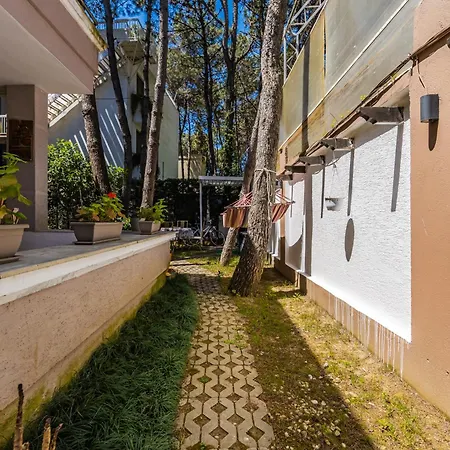 Apartment The Garden Jacuzzi By Ps Golem (Tirana)